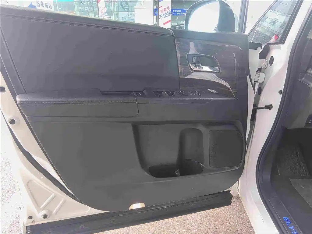 Honda Elysion 2017 — фото 17