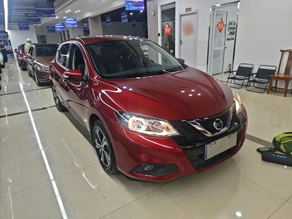 Nissan Tiida 2017 — фото 4