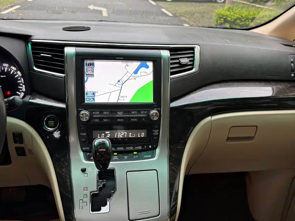Toyota Alphard 2013 — фото 18