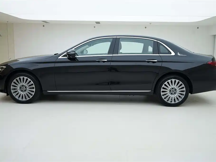 Mercedes-Benz E-Class 2023 — фото 3