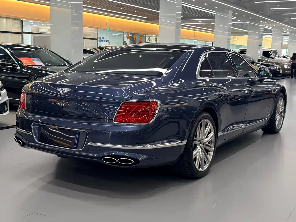Bentley Flying Spur 2023 — фото 20