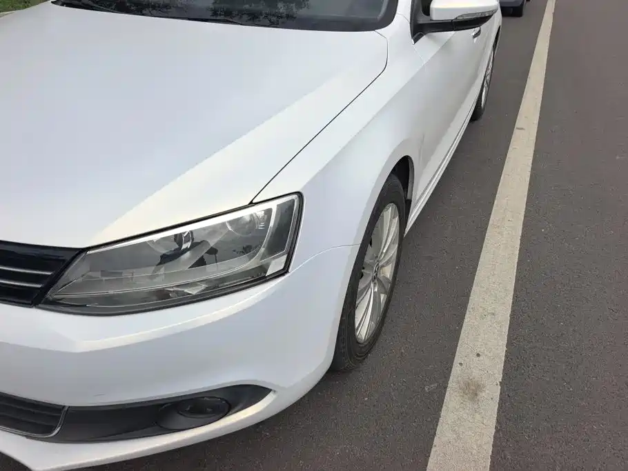 Volkswagen Sagitar 2015