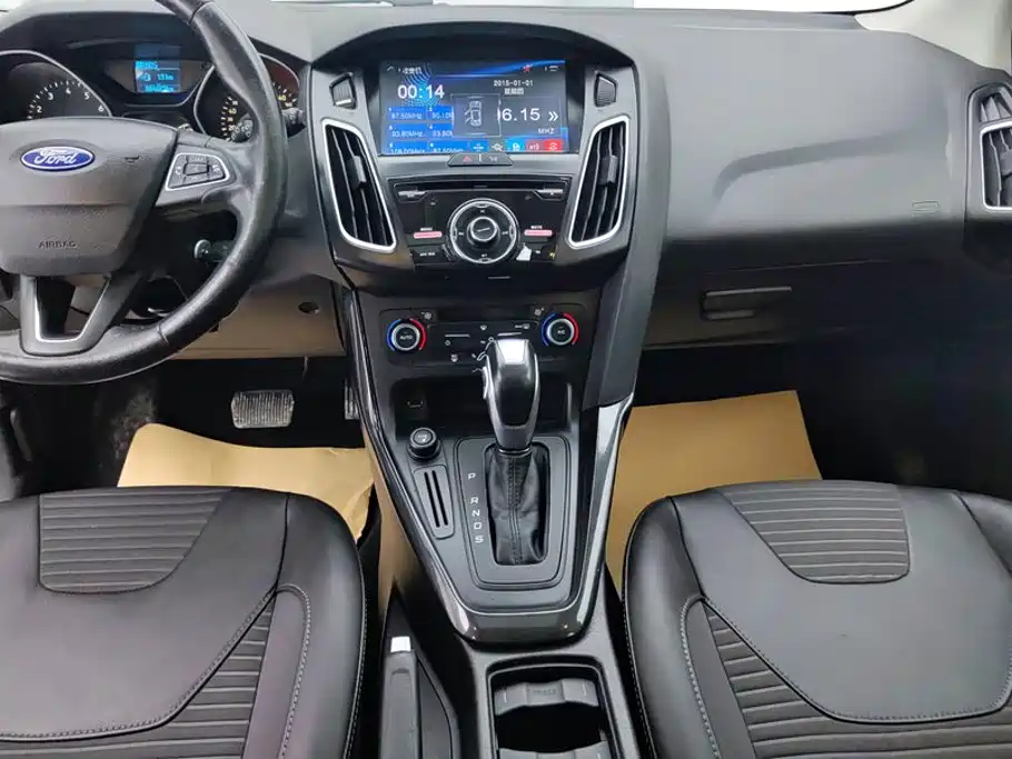 Ford Focus 2016 — фото 13