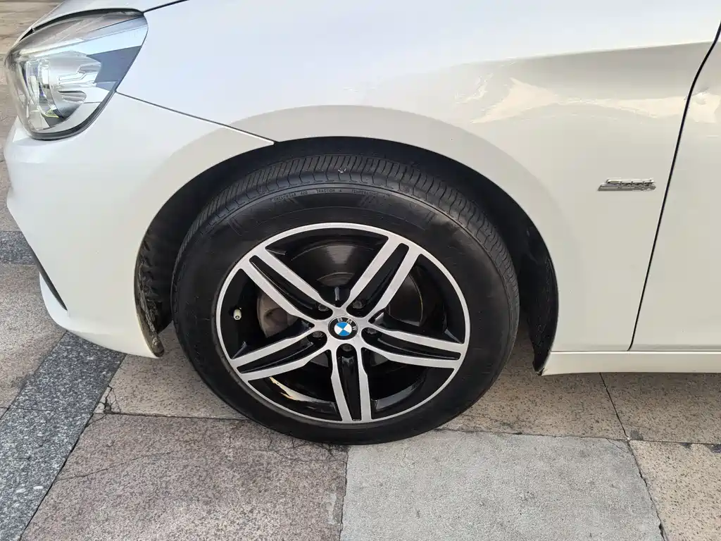 BMW 2 Series Active Tourer 2017 — фото 11