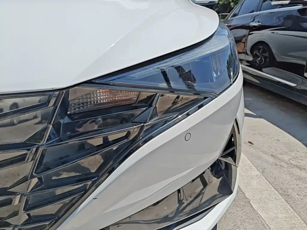 Hyundai Elantra 2023 — фото 24
