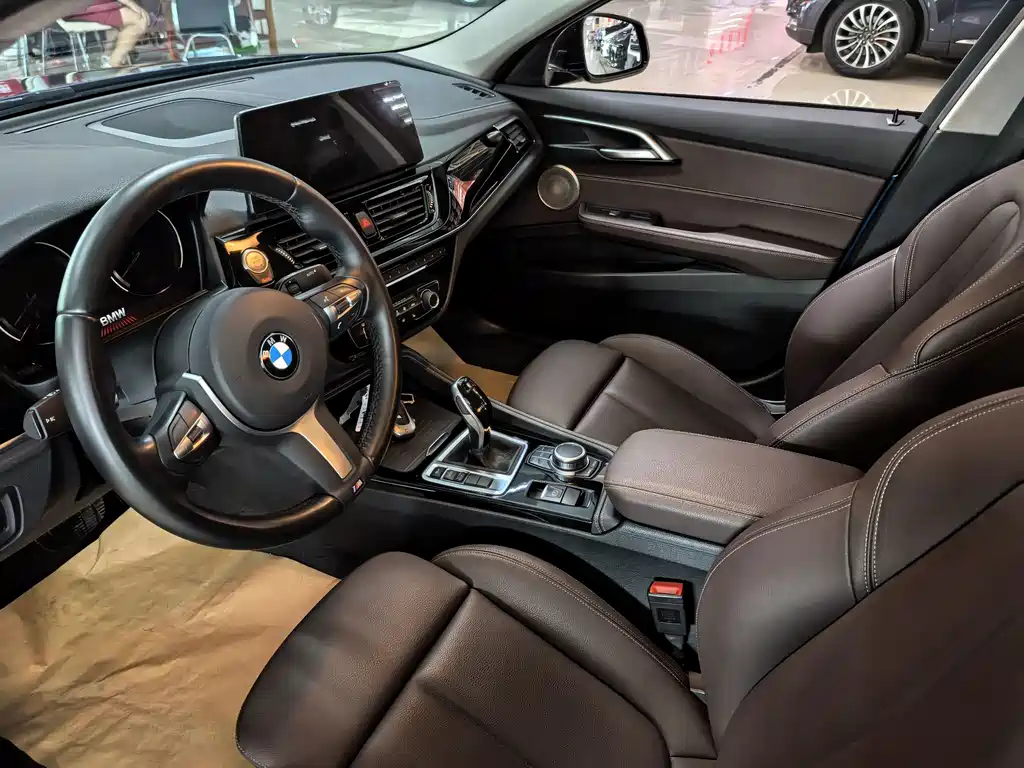 BMW 1 Series 2023 — фото 11