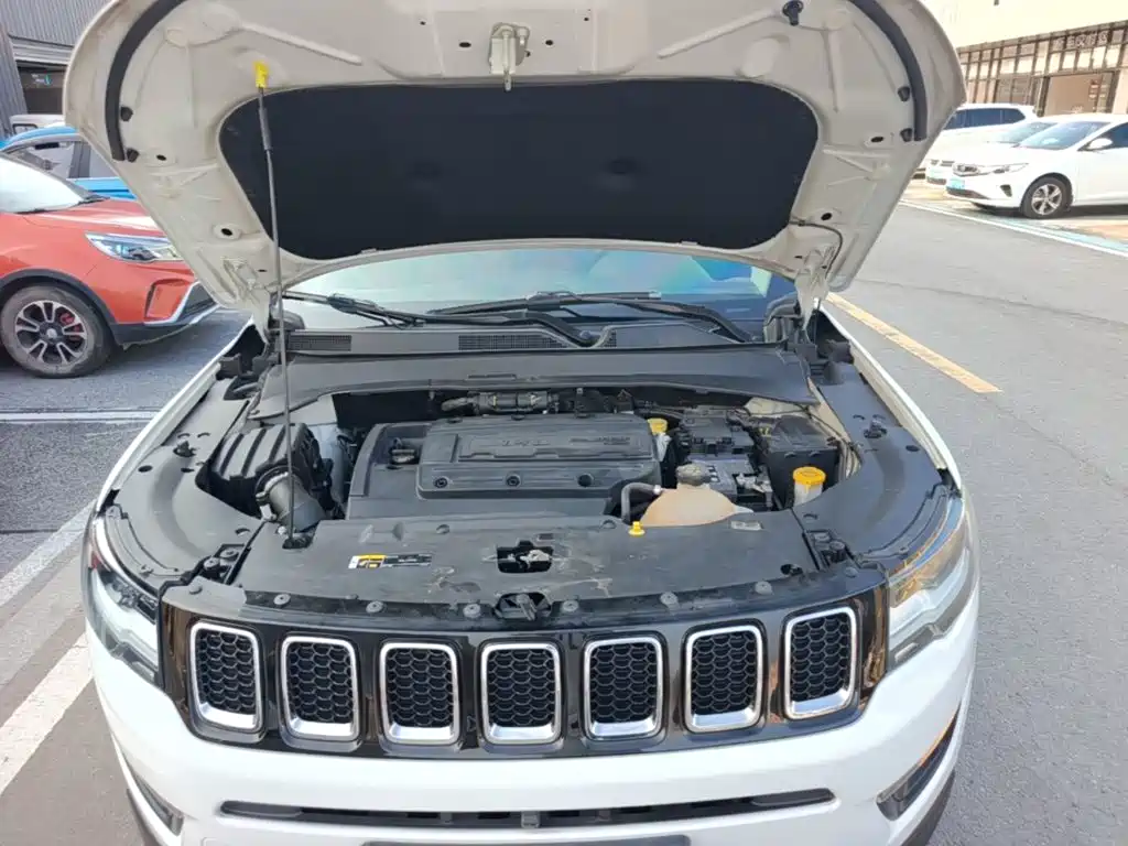 Jeep Compass 2018 — фото 20