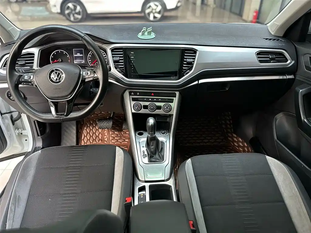 Volkswagen T-Roc 2021 — фото 10
