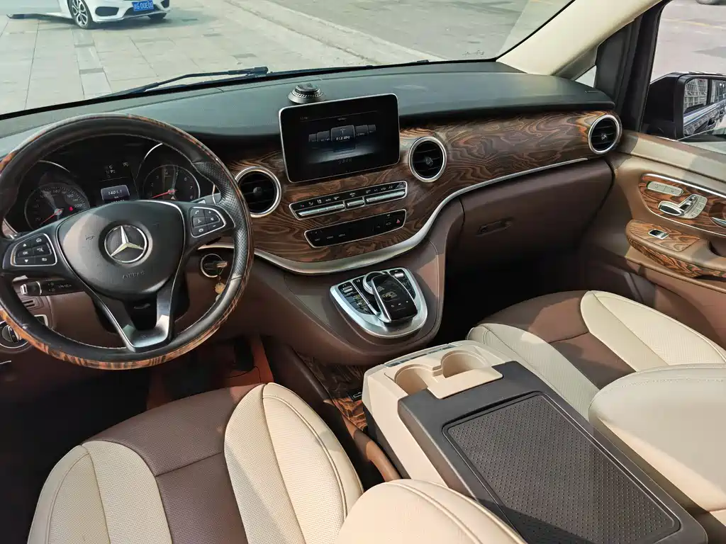 Mercedes-Benz V-Class 2019 — фото 10