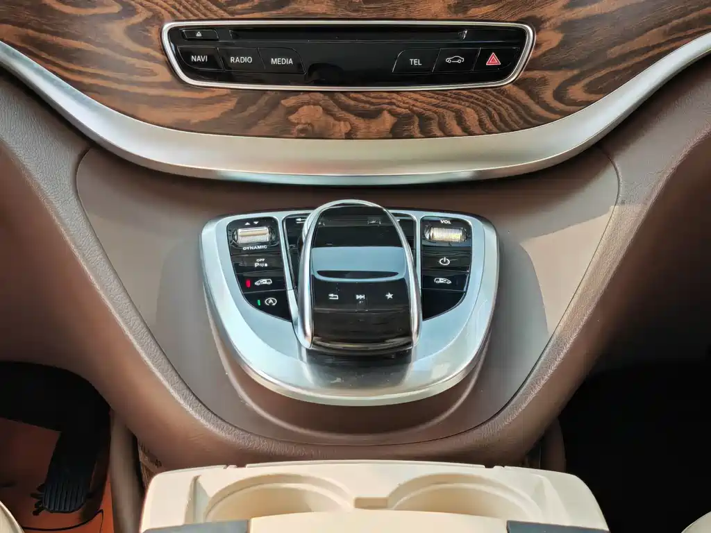 Mercedes-Benz V-Class 2019 — фото 13