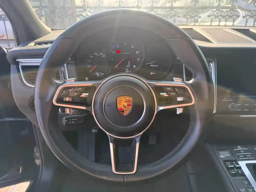 Porsche Macan 2018 — фото 7