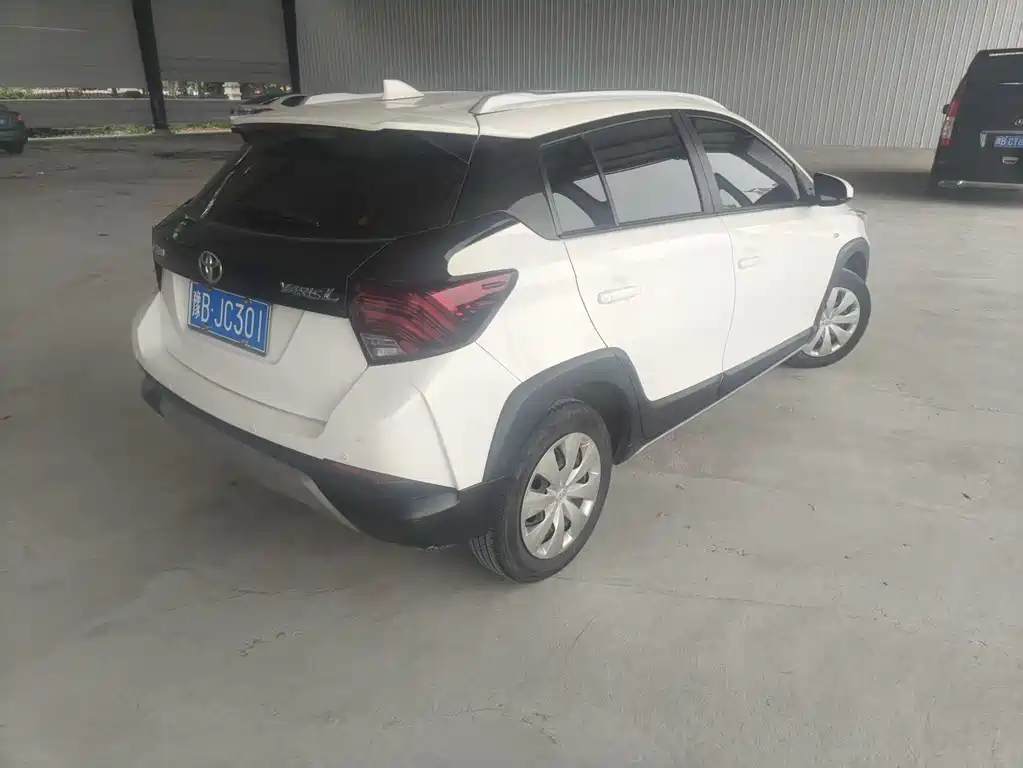 Toyota Yaris L 2022 — фото 6