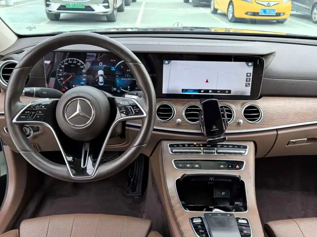 Mercedes-Benz E-Class 2022 — фото 6