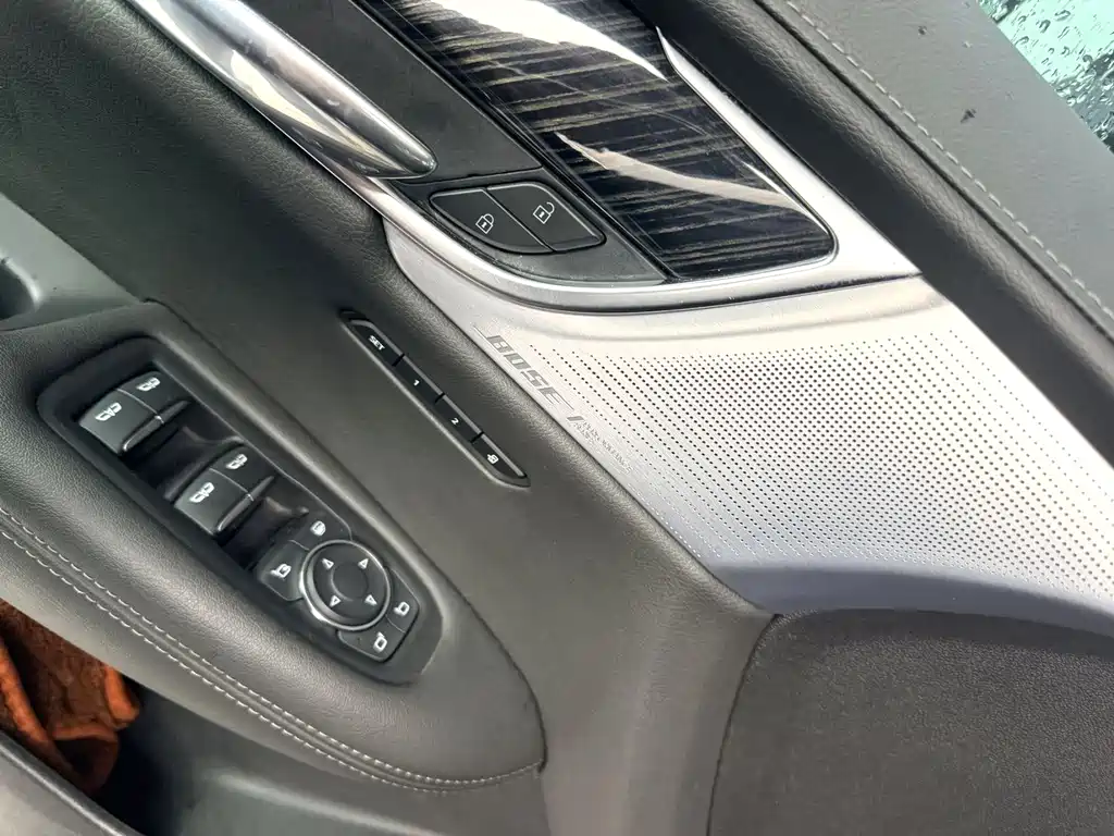 Cadillac XT6 2023 — фото 10