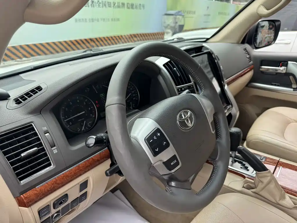 Toyota Land Cruiser 2013 — фото 9