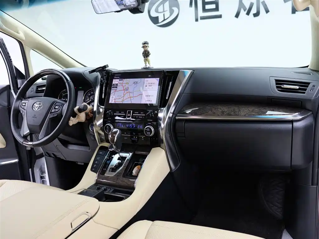 Toyota Alphard 2023 — фото 26