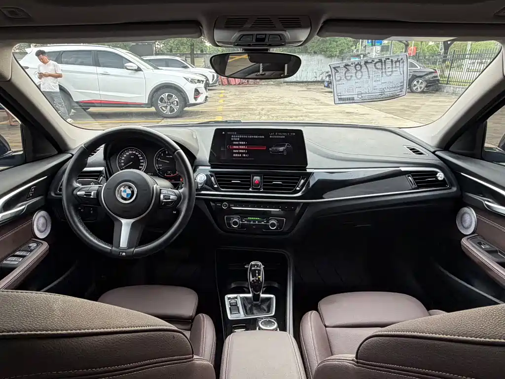 BMW 1 Series 2022 — фото 15