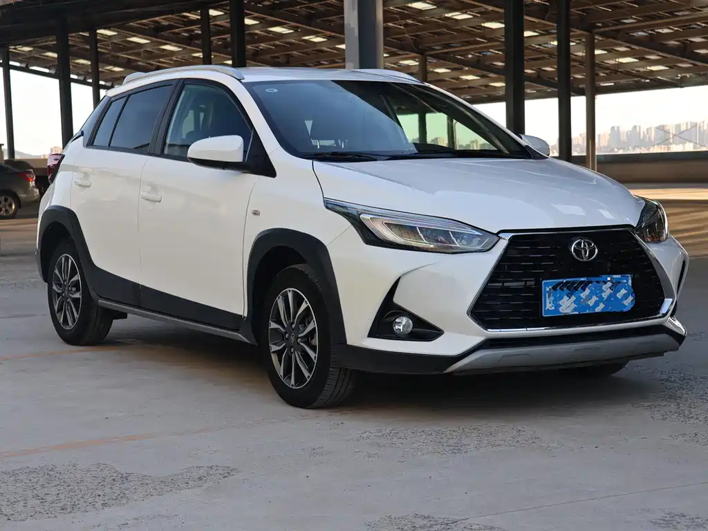 Toyota Yaris L 2022 — фото 3