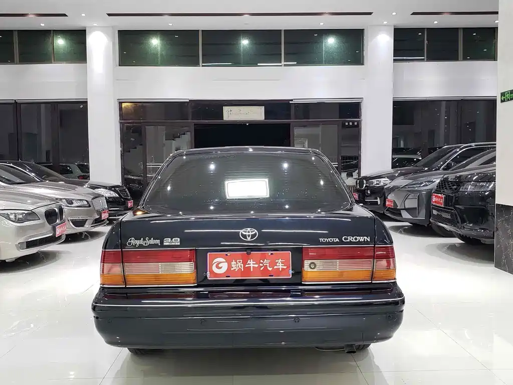 Toyota Crown 2016 — фото 12