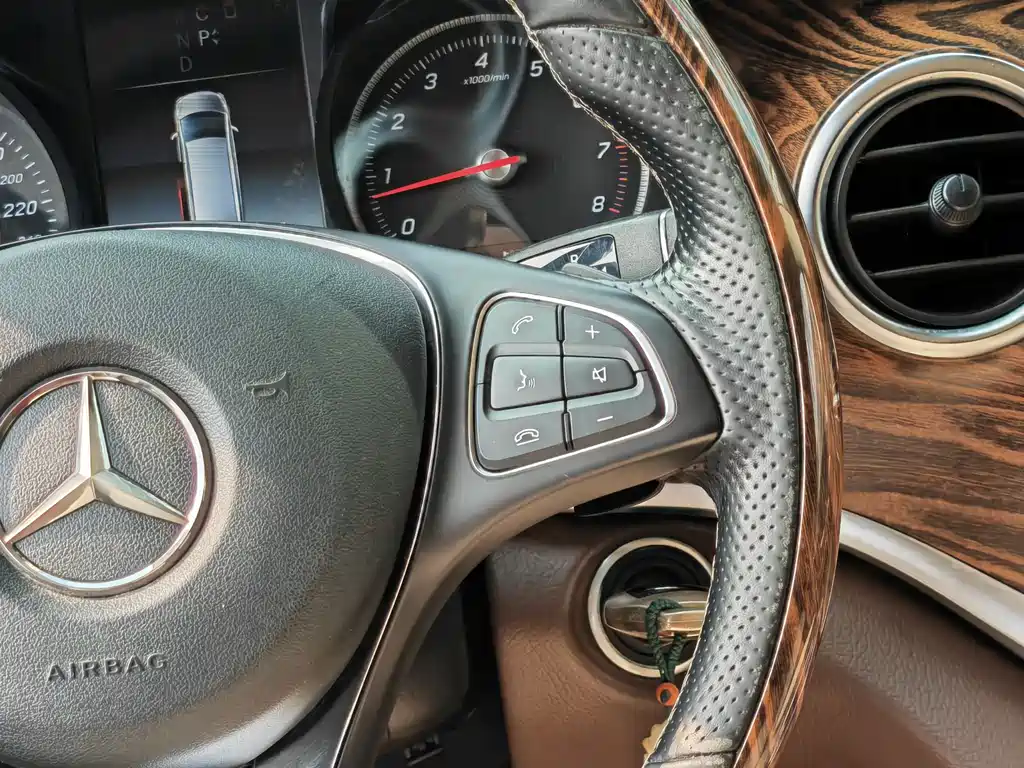 Mercedes-Benz V-Class 2019 — фото 15
