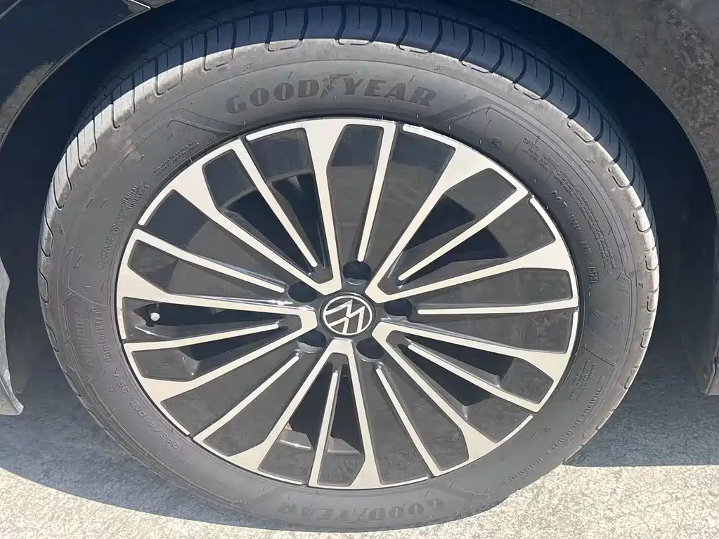 Volkswagen Magotan 2025