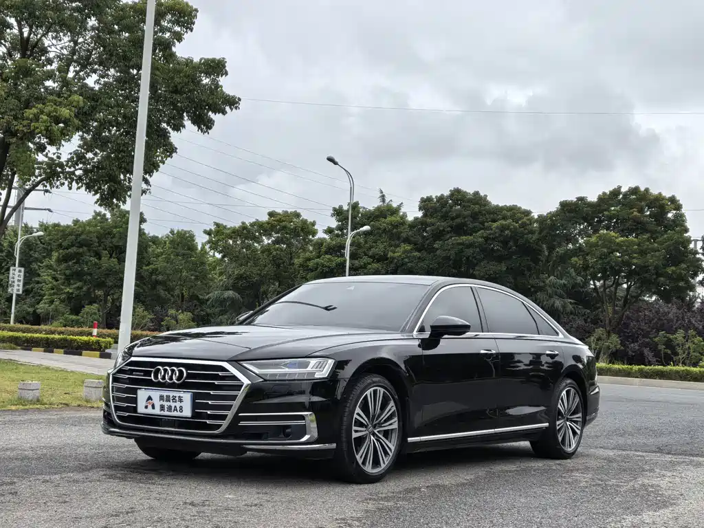 Audi A8 2020 — фото 1