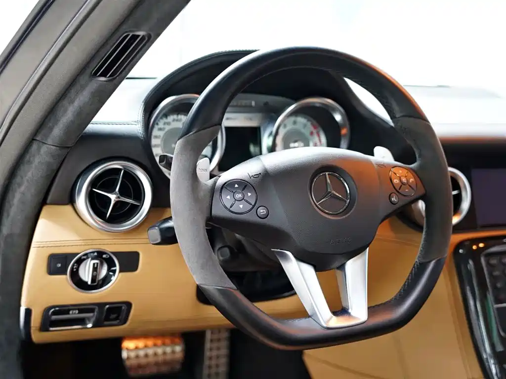Mercedes-Benz SLS AMG 2013 — фото 34
