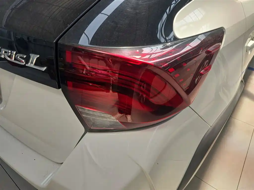 Toyota Yaris L 2023 — фото 8