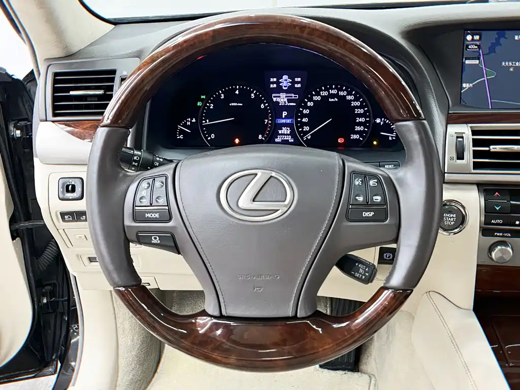 Lexus LS 2015 — фото 13