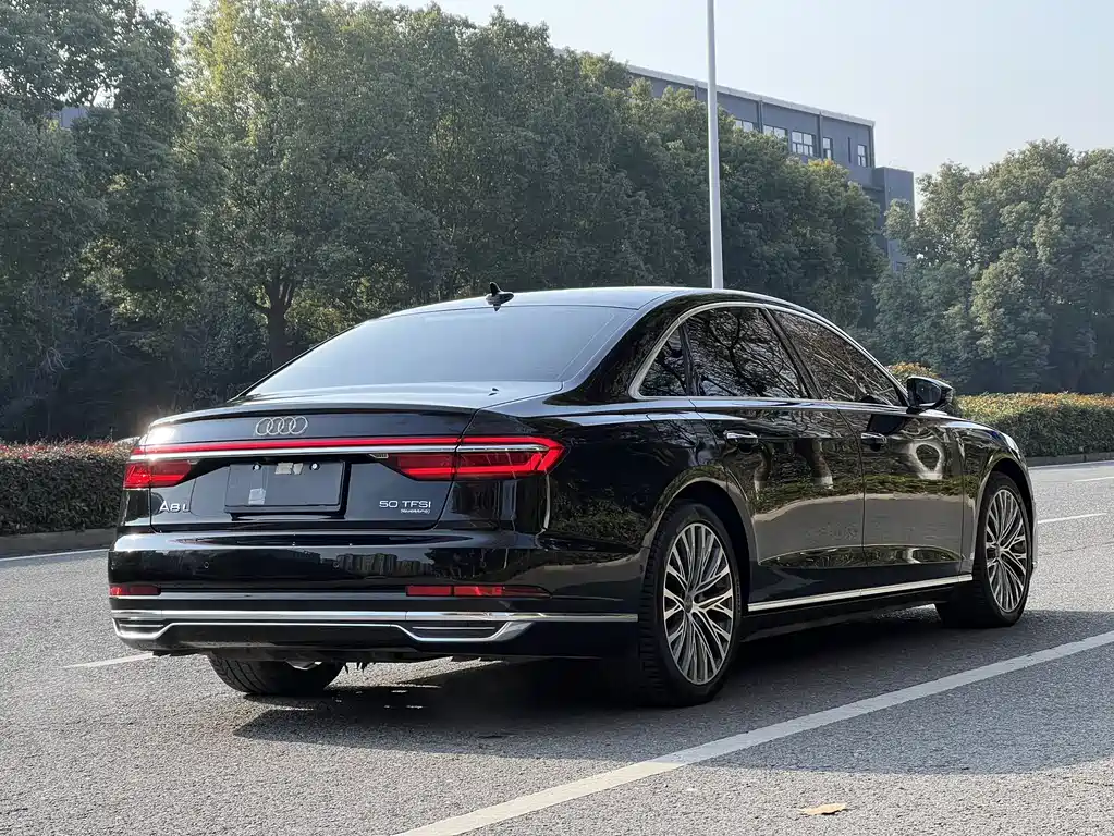 Audi A8 2020 — фото 6