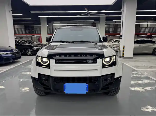Land Rover Defender 2023
