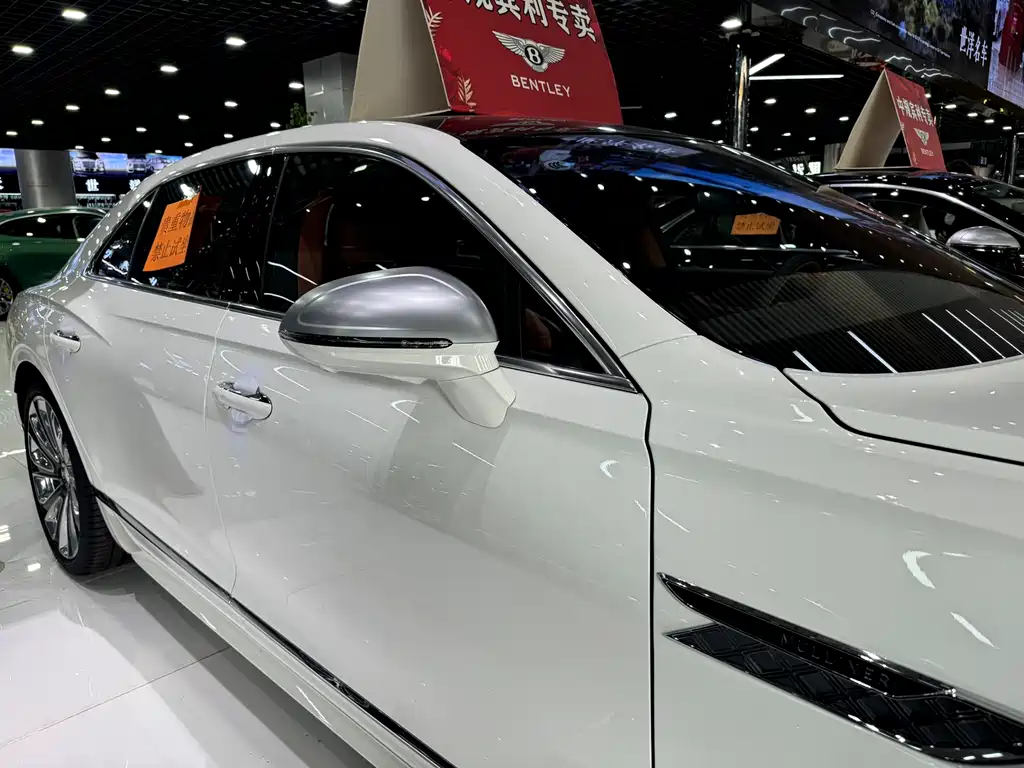 Bentley Flying Spur — фото 3