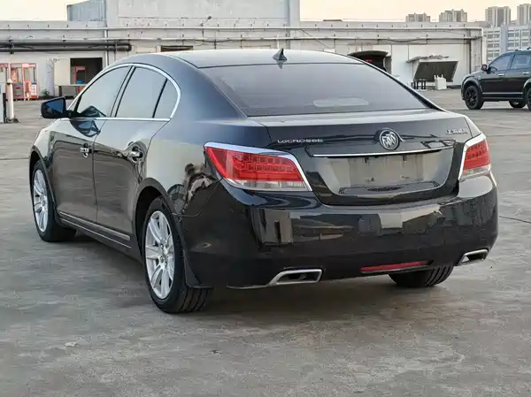 Buick LaCrosse 2011