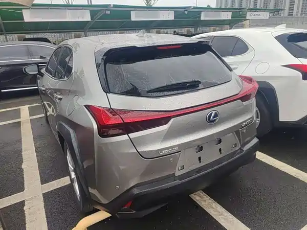 Lexus UX 2021
