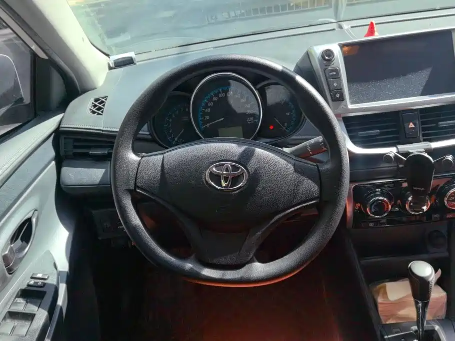 Toyota Yaris L 2018 — фото 15