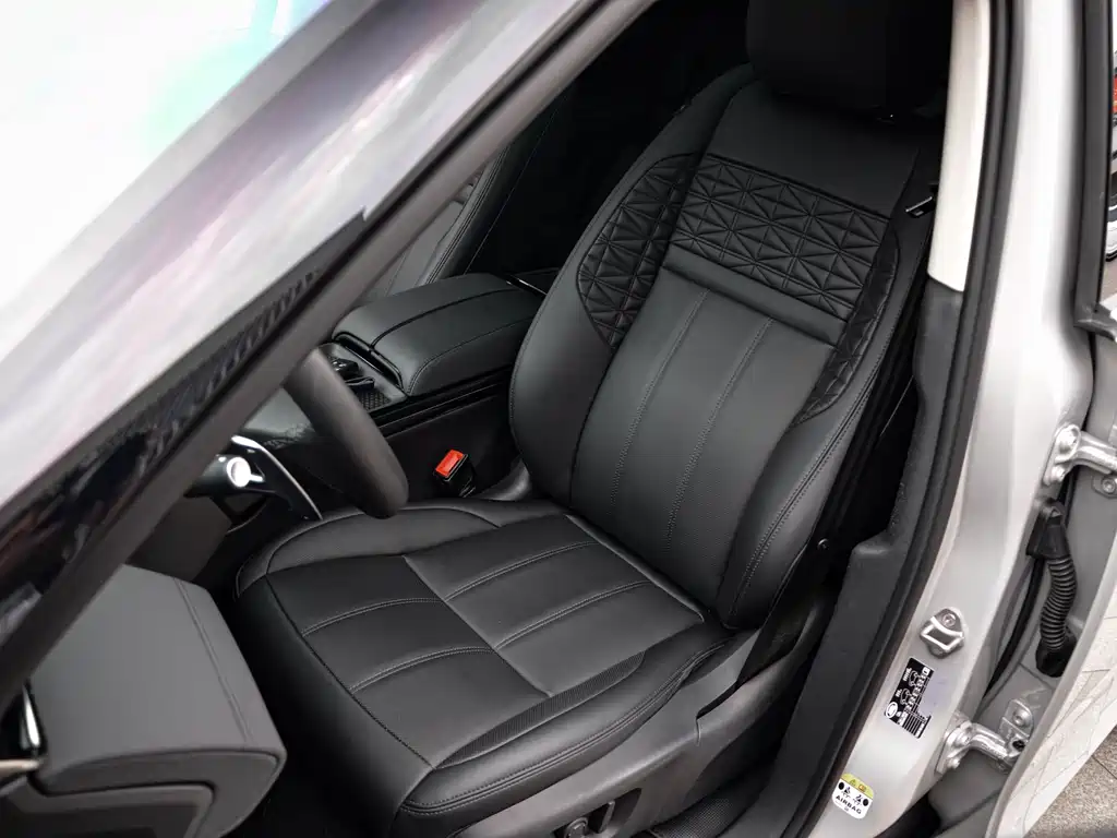 Land Rover Range Rover Evoque 2023 — фото 18