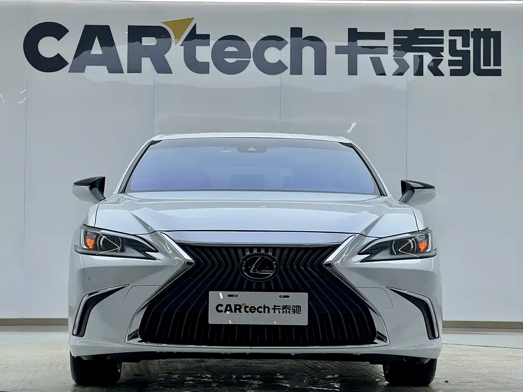 Lexus ES 2021 — фото 12