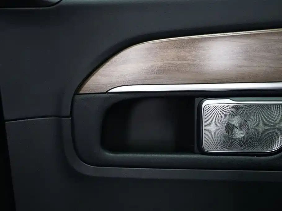 Mercedes-Benz V-Class 2023 — фото 16