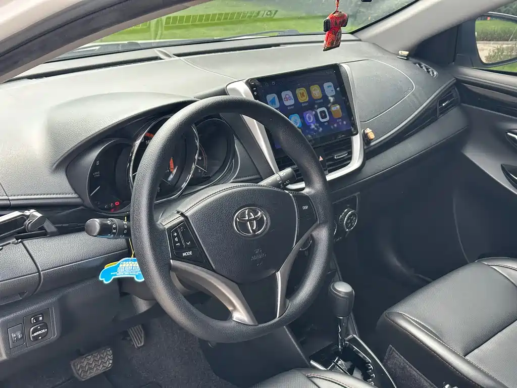 Toyota Yaris L 2022 — фото 9