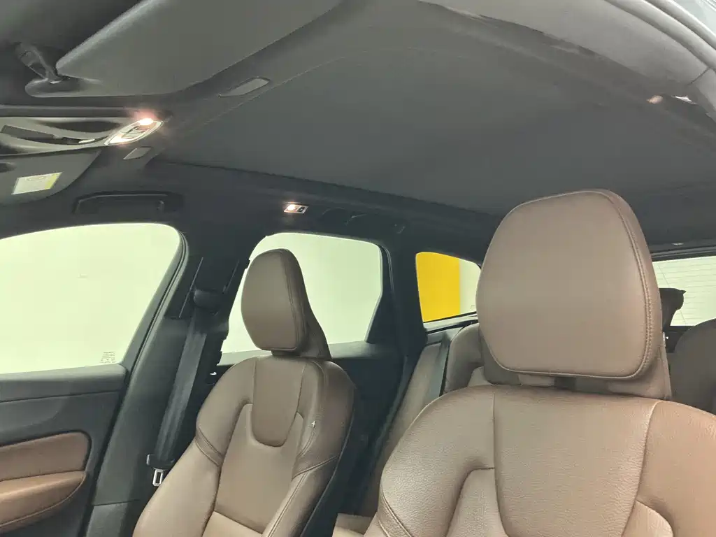 Volvo XC60 2021 — фото 14