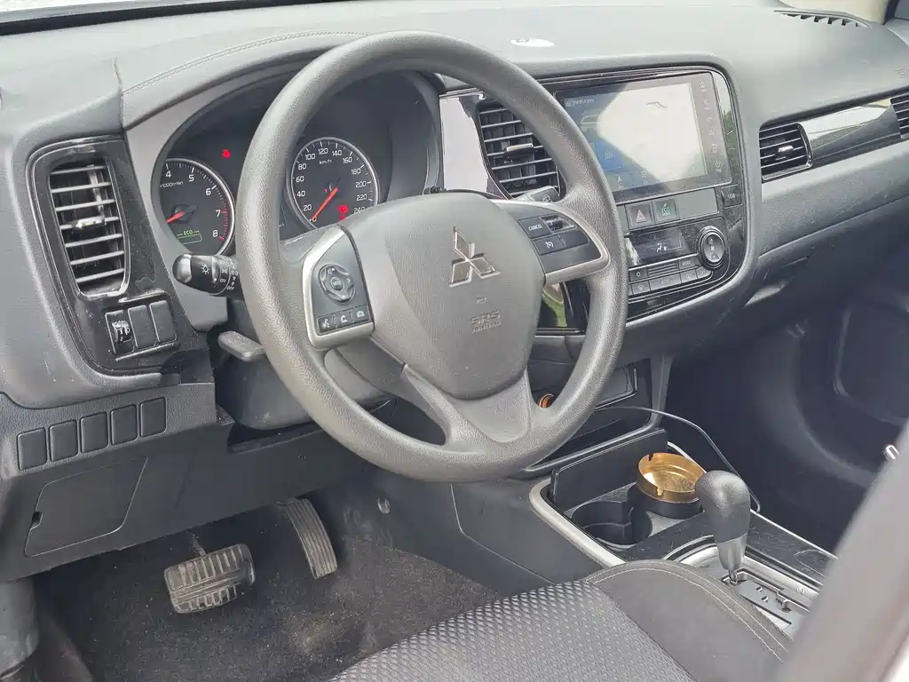 Mitsubishi Outlander 2021 — фото 10