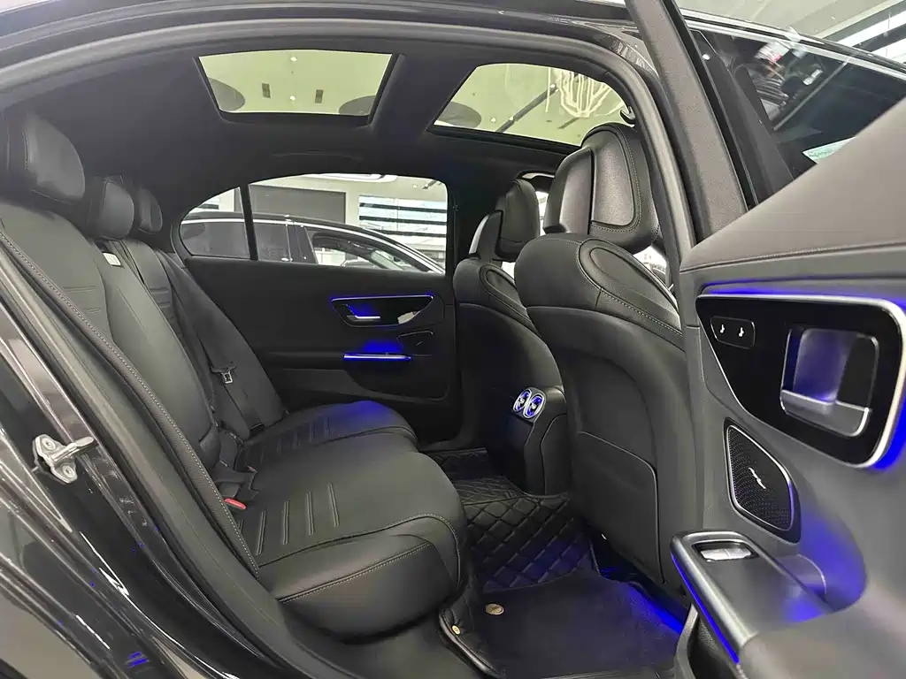 Mercedes-Benz C-Class 2023 — фото 13