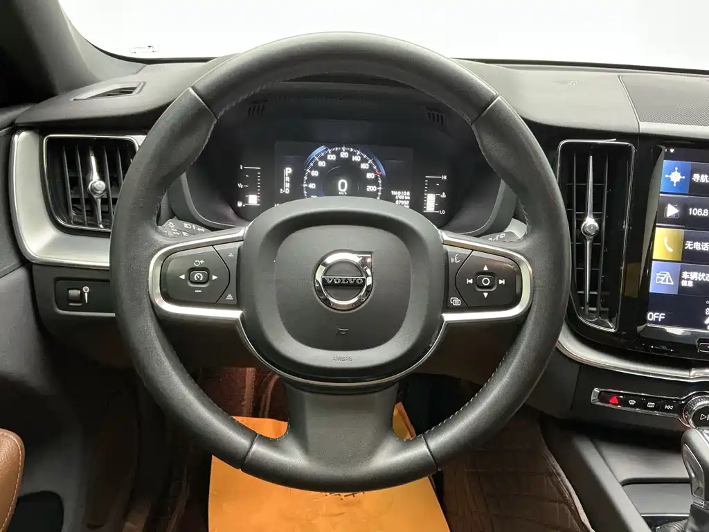 Volvo XC60 2021 — фото 16