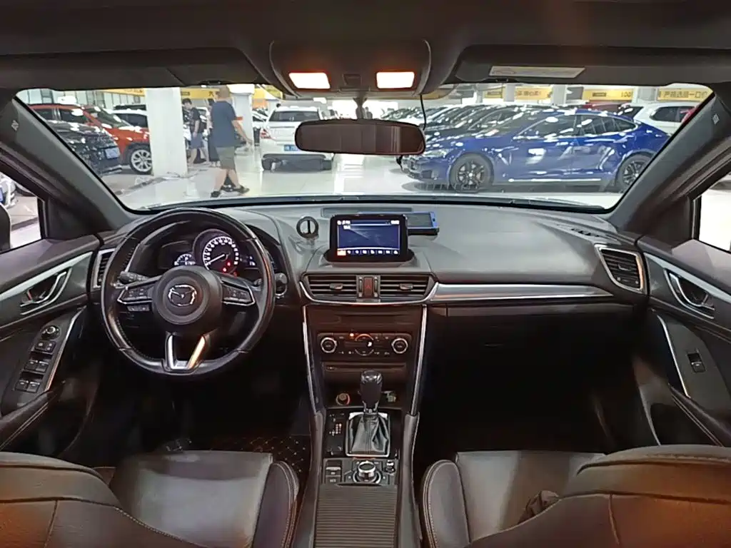 Mazda CX-4 2019 — фото 10