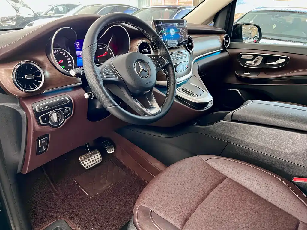 Mercedes-Benz V-Class 2022 — фото 7