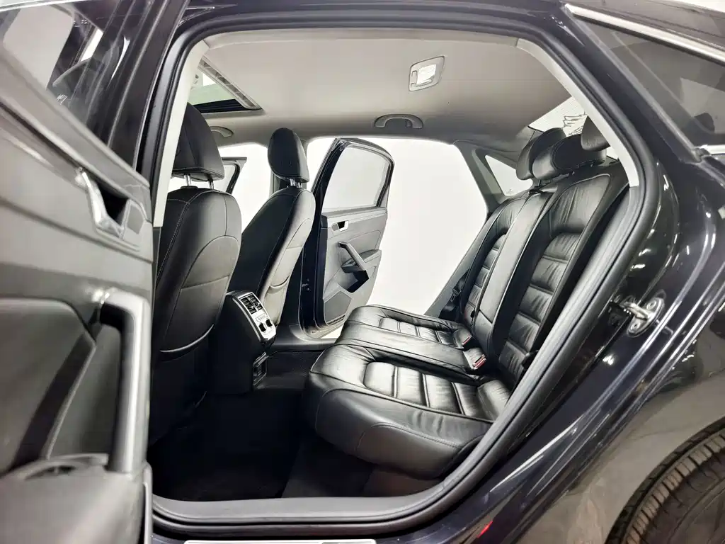 Volkswagen Passat 2016 — фото 13