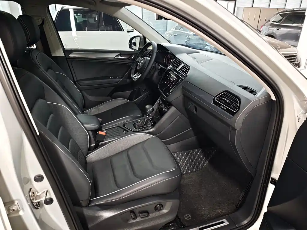 Volkswagen Tiguan L 2021 — фото 13
