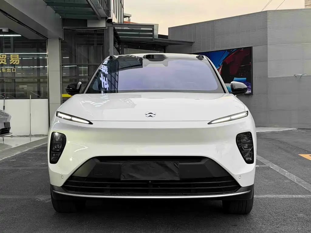 NIO ES8 2025