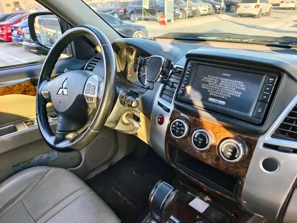 Mitsubishi Pajero Sport 2016 — фото 14