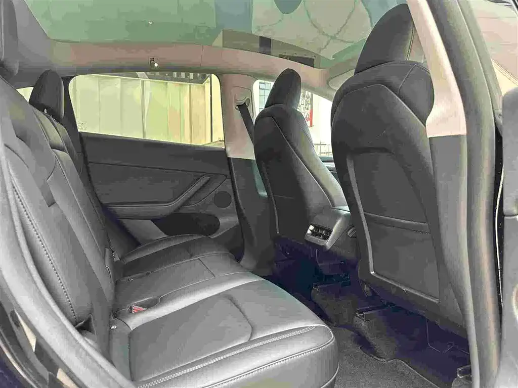 Tesla Model Y 2023 — фото 18